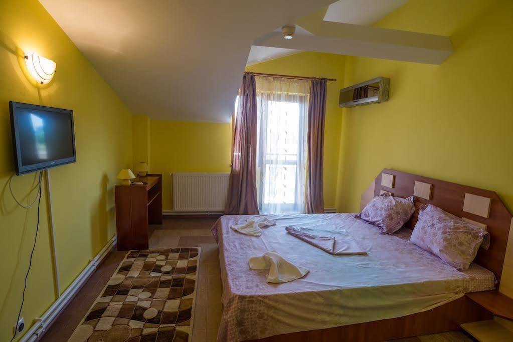 Hostel Nova Route Năvodari Exterior foto